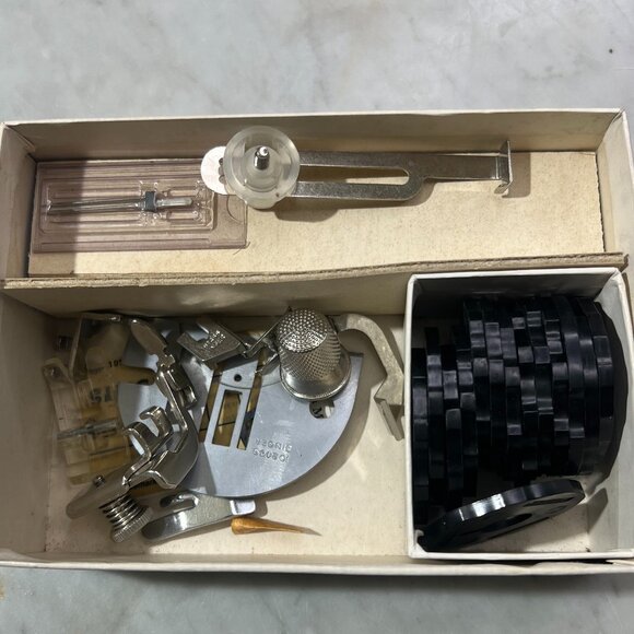 Vintage Singer sewing Machine Zig Zag Accessories Model 478 - Picture 9 of 10